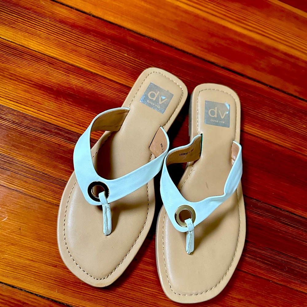 DOLCE VITA-GU- tan and white open toed flats